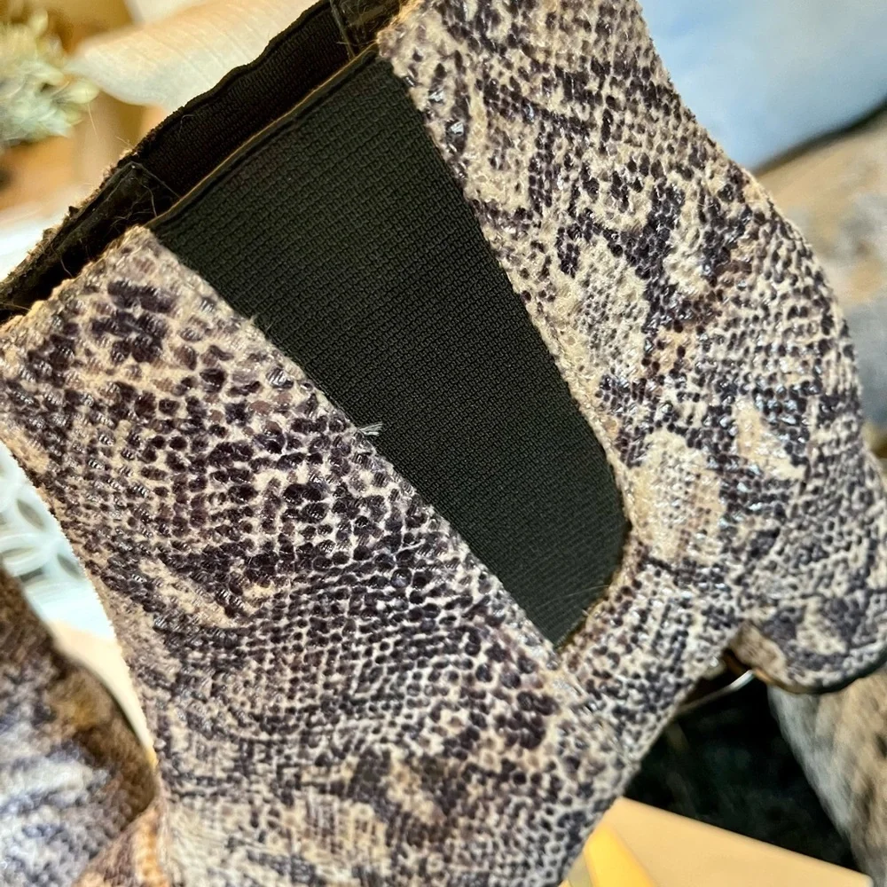 CHINESE LAUNDRY Faux Snakeskin Ankle Boots Women's‎ Size 9